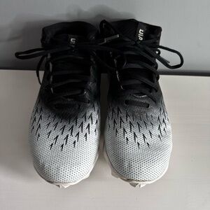 Under Armour - Men’s, Spotlight Franchise Rm 4.0, Football Cleats Size 7.5 EUC